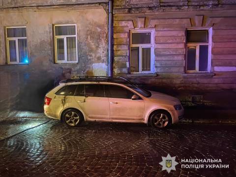 У Львові затримали палія двох авто біля залізничного вокзалу