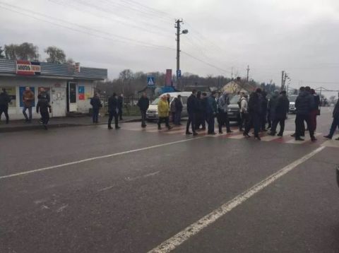 Власники "євроблях" продовжують перекривати пункти пропуску з Польщею