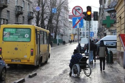 Мешканці Львівщини все менше користуються залізницею та маршрутками