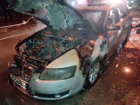 У Львові згоріла автівка Audi A4