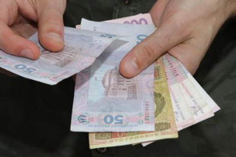 Середня зарплата на Львівщині за місяць зменшилася на 200 гривень