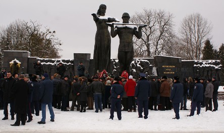 Львівська міськрада спробує перенести Монумент Слави