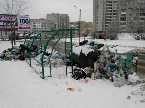 У Львові 234 сміттєві майданчики залишаються переповненими