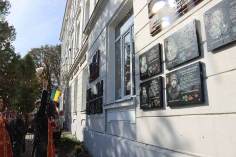 У Ходорові відкрили меморіальні таблиці чотирьом полеглим захисникам