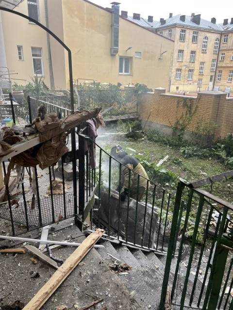 У Львові через сильний вибух газу у квартирі постраждала людина