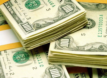Нацбанк заборонив українцям купувати валюту більш ніж на 3 тис. грн. за добу