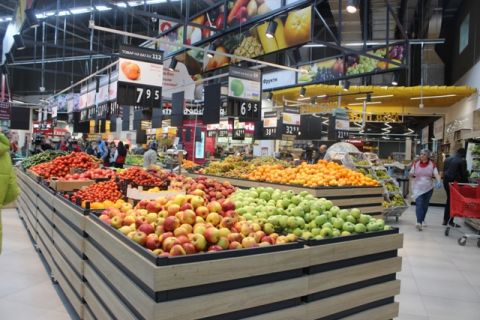 На час карантину в Україні контролюватимуть ціни на деякі продукти та ліки