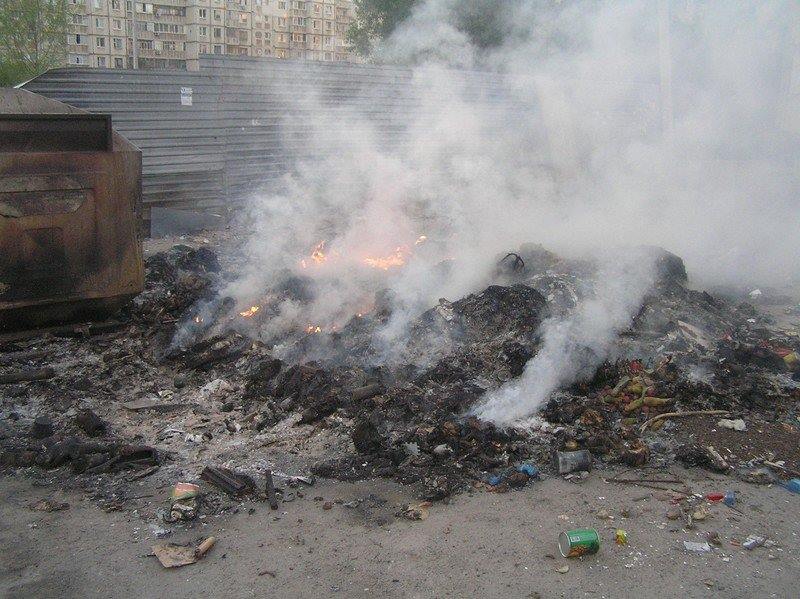 Біля ринку Шувар у Львові горіло сміття