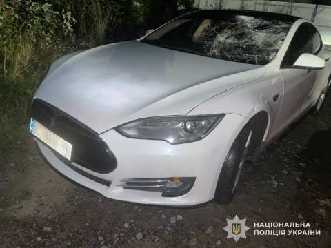 У Пустомитах водій Tesla збив велосипедиста та втік 