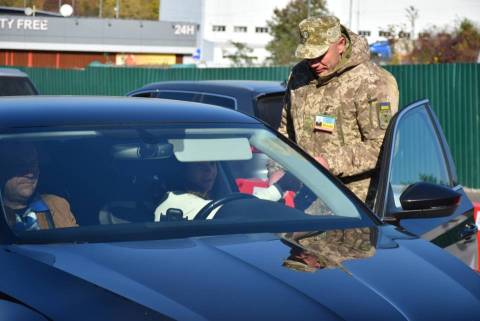 На кордоні з Польщею – черги з 350 авто та 35 автобусів