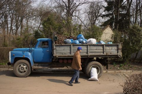 Регіонали Львова з нагоди Дня довкілля провели толоку у парку "Високий замок"