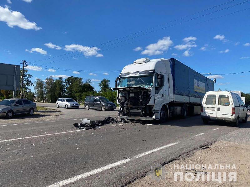 У Жовкві в ДТП з вантажівкою постраждав водій легковика