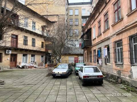 У Львові за 15 тисяч здають в оренду комунальне приміщення в центрі міста