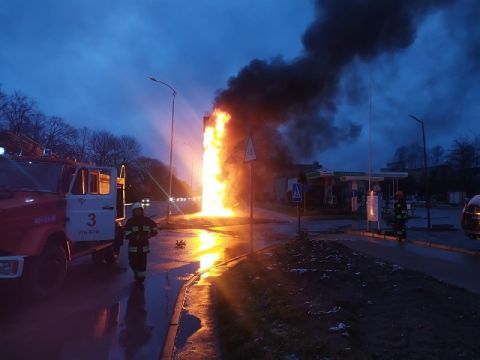 У Львові на автозаправці ОККО загорілося інформаційне табло