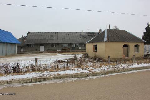 Поїзд, меблевий цех, пекарня, амбулаторія, дитсадок, центр містечка