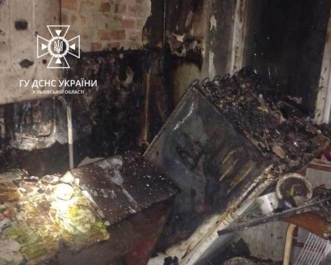 У Львові жінка в важкому стані потрапила до лікарні через пожежу в квартирі