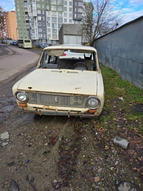 У Львові на арештмайданчик перемістять понад 20 покинутих авто