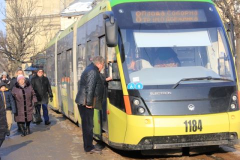 Cихівські трамваї, що зіштовхнулись у депо, вже виїхали на лінію, – Сидорович