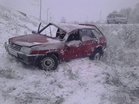 У Старому Самборі ВАЗ з'їхав у кювет