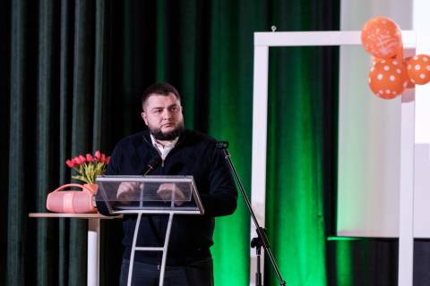 Холод у травні отримав понад три тисячі за відрядження