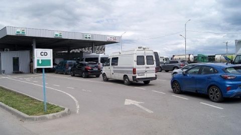 На кордоні з Польщею – черги з 385 авто та 30 пішоходів