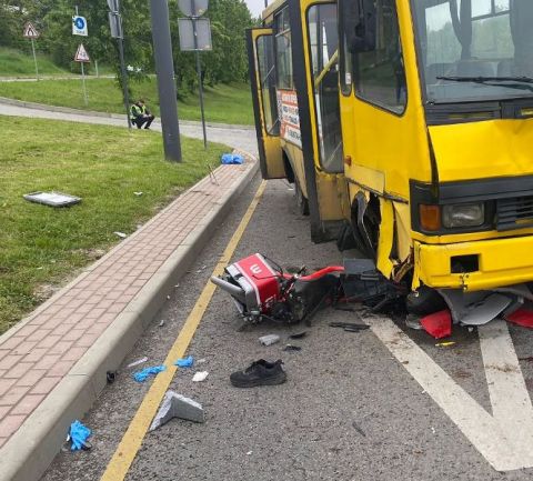 У Львові в ДТП з маршруткою загинув скутерист