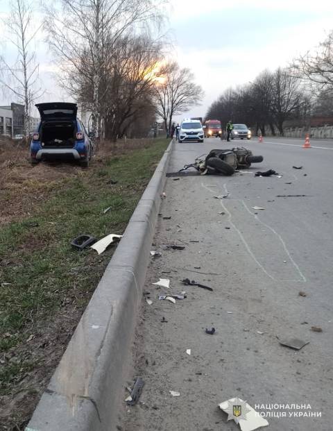У Дрогобичі водій Renault Duster збив мотоцикліста 