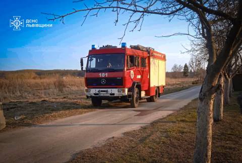 На Львівщині через спалювання сухостою загинув чоловік