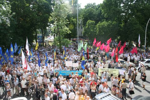 Асоціація місцевих рад "Ради Львівщини" закликає громадськість до бойкоту "окупаційних установ", а також до походу на Київ