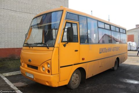 Мальський замовив шкільні автобуси для дітей з інвалідністю у київської фірми