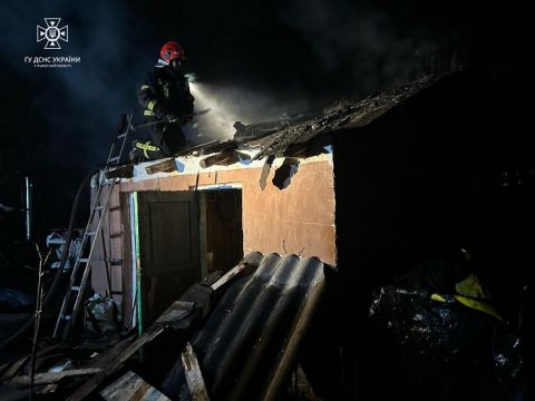 Біля Львова через пожежу у садовому тиваристві ледь не згоірли два будинки