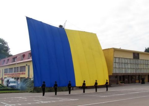 В Академії Сухопутних військ підняли прапор-рекордсмен