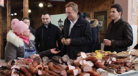 Садовий стежитиме за хабарями своїх чиновників у прямому етері