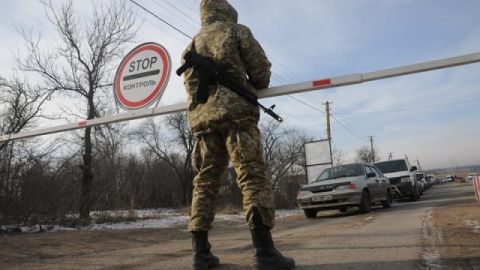 Правоохоронці затримали жінку за допомогу чоловікам у нелегальному виїзді за кордон