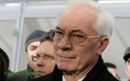 Азаров разом з урядом подав у відставку (офіційно)