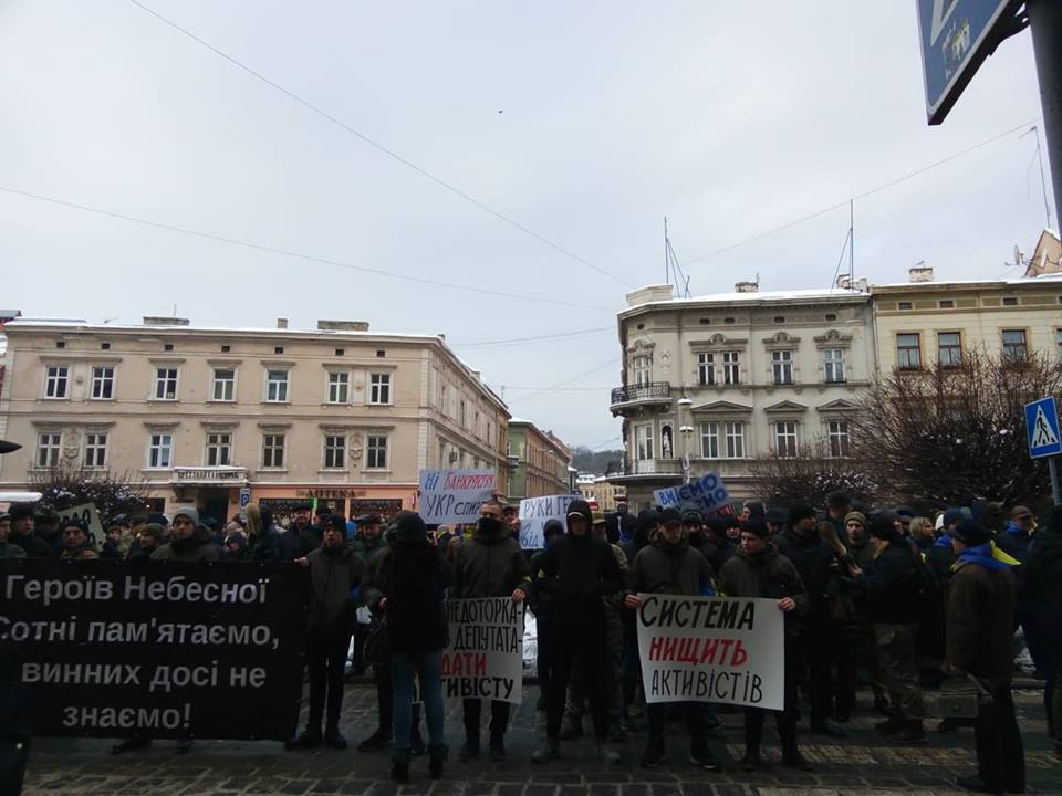 Більше 100 активістів пікетували львівську прокуратуру (оновлено)