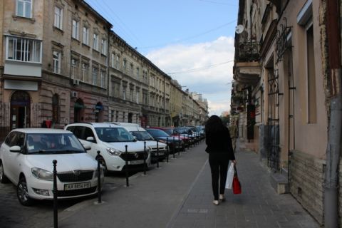 У Львові за неправильне паркування оштрафували більше 160 водіїв