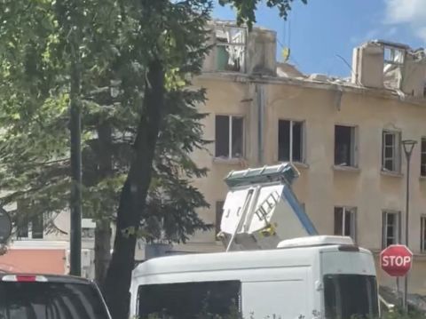 Поляки допоможуть відновити зруйновані ракетним ударом будинки на Стрийській