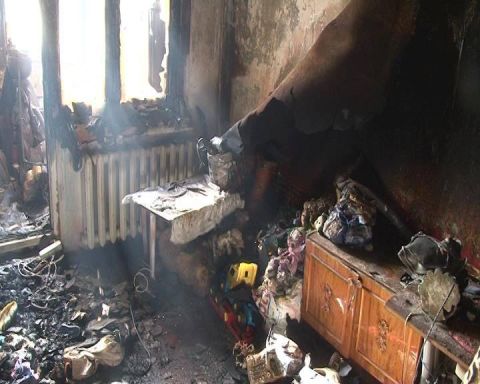 14 рятувальників гасили пожежу у будинку на Пустомитівщині