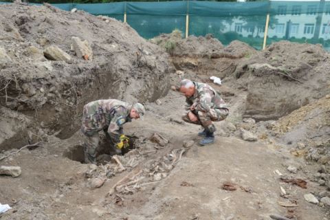У Мостиськах ексгумували поховання червоноармійців та енкаведистів