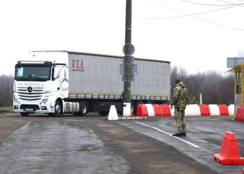 На кордоні з Польщею – черги з 35 авто