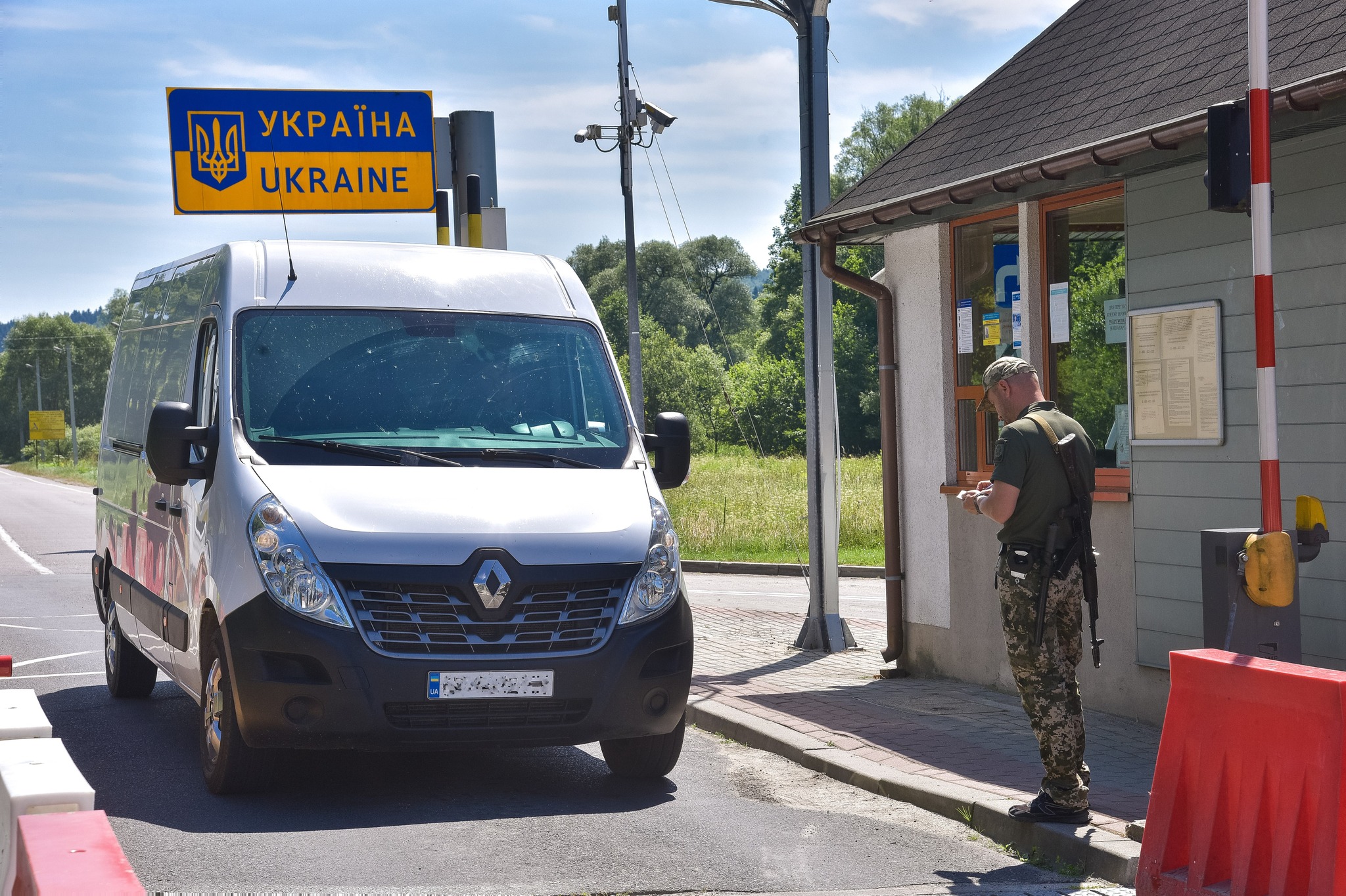 За добу з України виїхали майже 50 тисяч людей