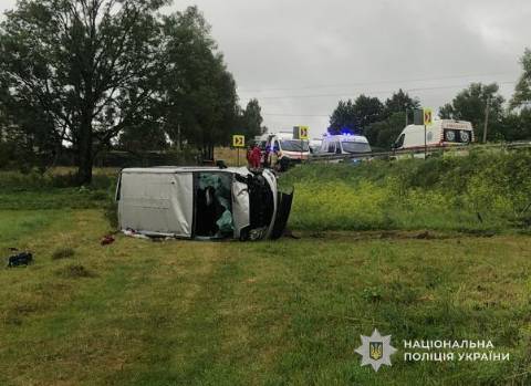 На Стрийщині перекинувся Opel Vivaro: постраждали четверо пасажирок мікроавтобуса