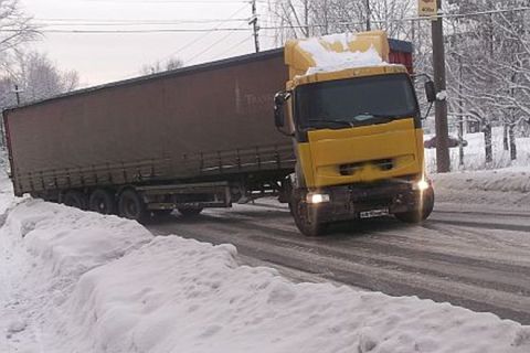 На Львівщині трасу Київ-Чоп закрили для вантажівок