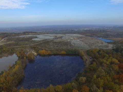 Гудронні озера біля Грибовицького сміттєзвалища засиплять глиною