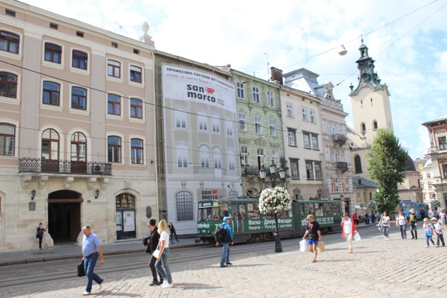 У Львові заборонили встановлювати кондиціонери та рекламу на фасадах будинків у центрі міста