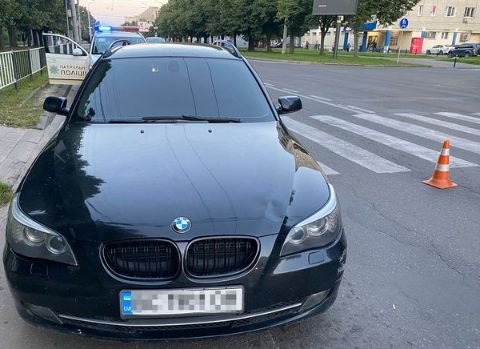 У Львові водій BMW збив жінку з двома дітьми