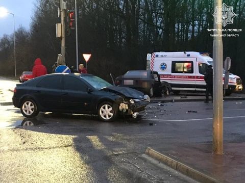 У Рясне-2 через зіткнення двох авто постраждали 4 людей