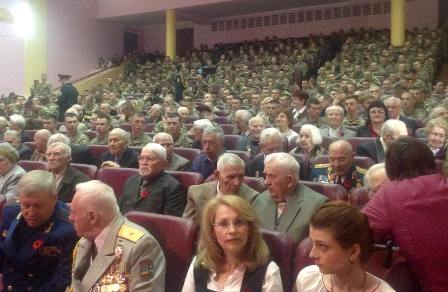 Військові привітали львівських ветеранів піснями та танцем