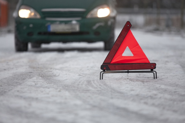 На Львівщині водій авто збив пішохода: жінка у лікарні